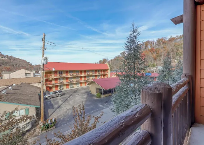 Pool Villa: Baskins Creek Condos