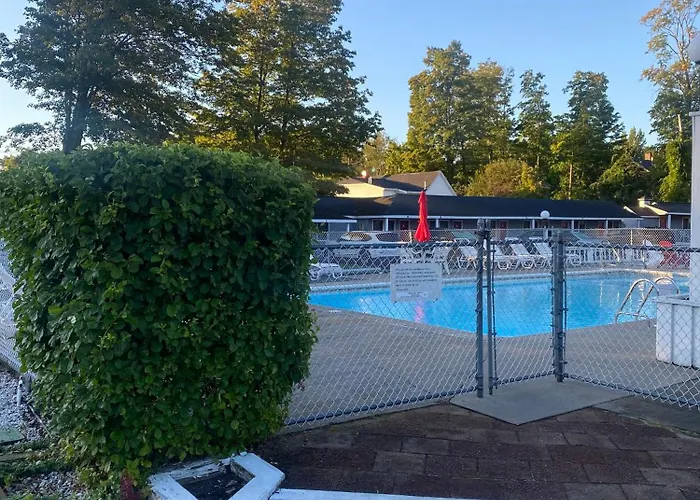 Barberry Court Motel &Cabins