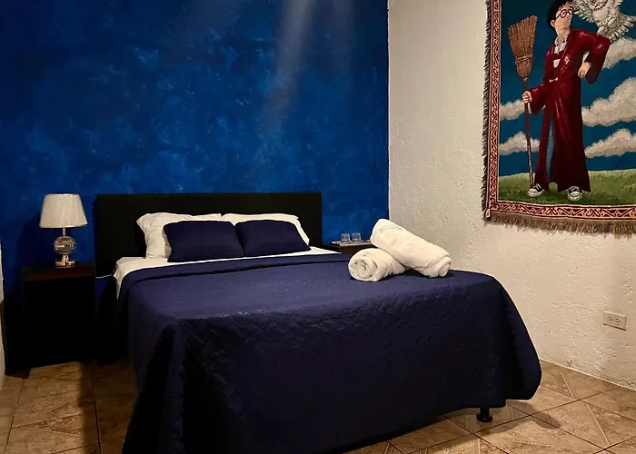 Hostel: Budget Private Rooms - Wonderland B&B - Shuttle Services Available