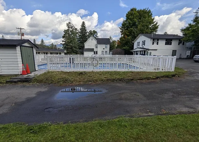 Maple Leaf Inn Lake Placid