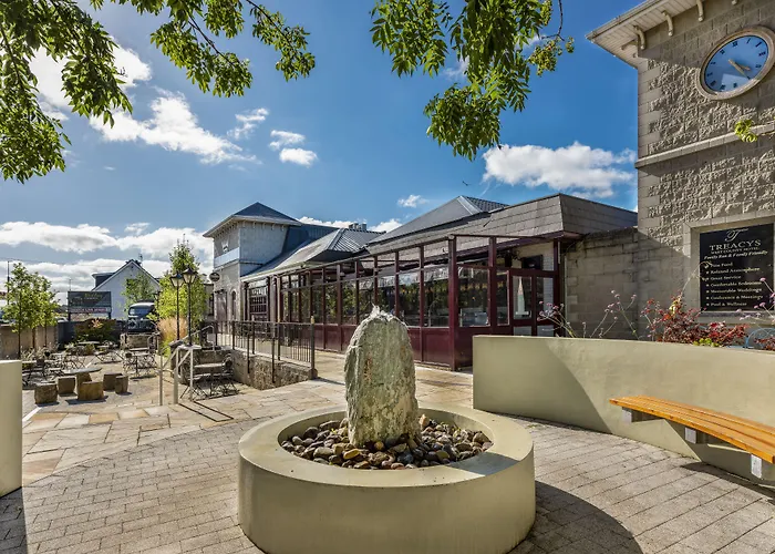 Cheap hotel: Treacys West County Conference And Leisure Centre