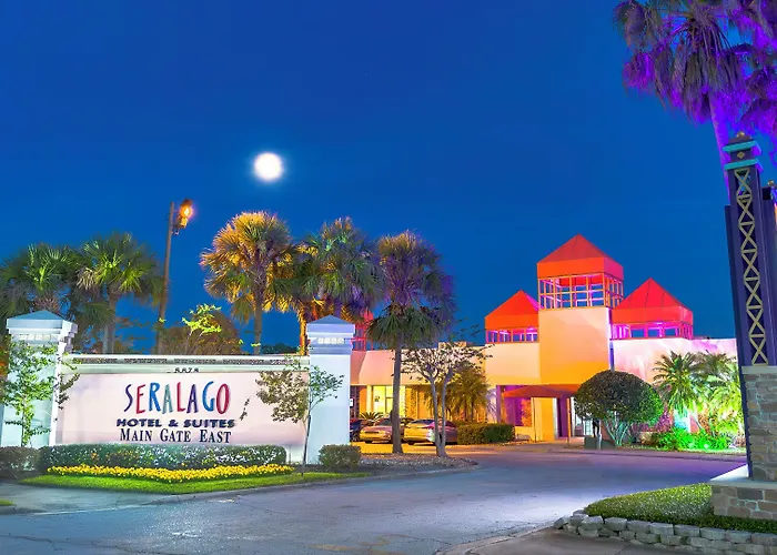 Hotels with pool Seralago & Suites Main Gate East
