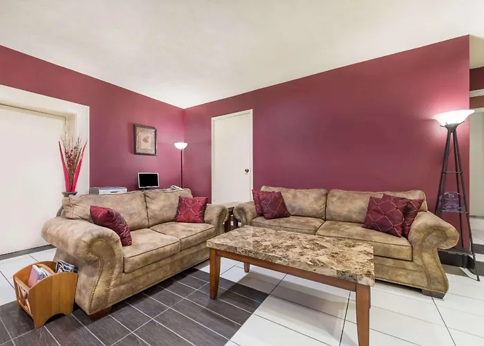 Hotel near College: Days Inn By Wyndham Bryan College Station