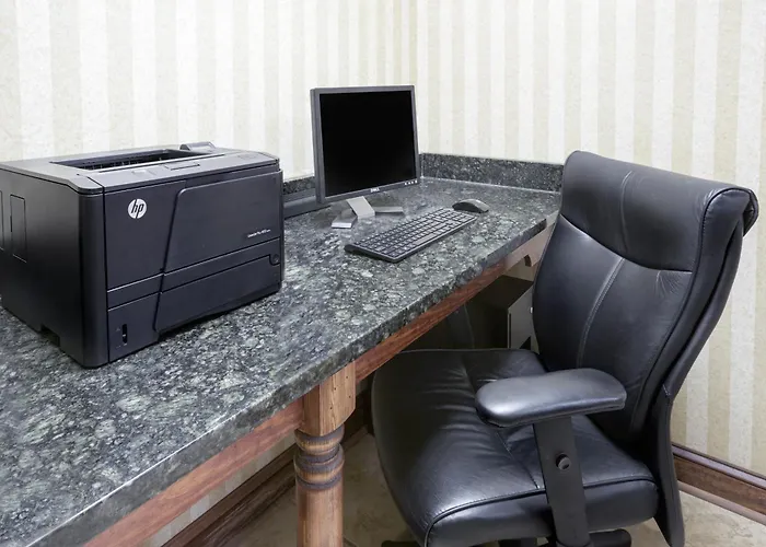 Days Inn By Wyndham Columbus-North Fort Moore