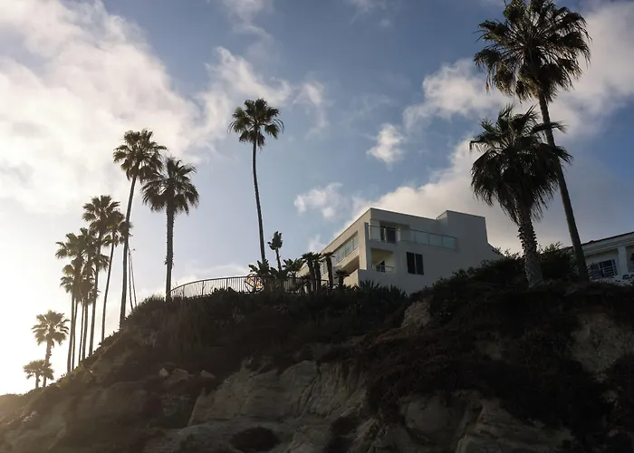 Casa Loma Beach Hotel