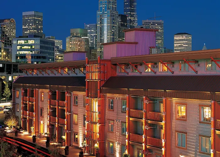 Strandhotel: The Edgewater, A Noble House Hotel