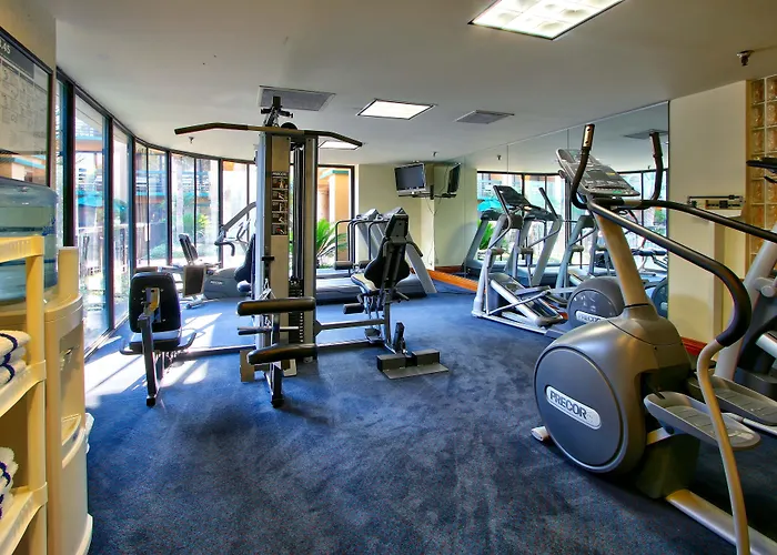 Mcm Elegante Hotel & Conference Center