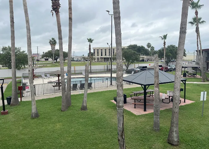 Motels Red Roof Inn Corpus Christi North - Near Downtown