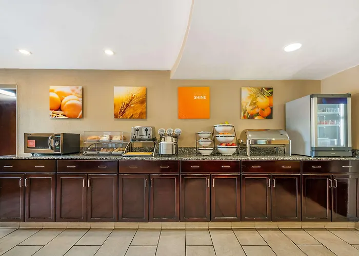 Comfort Inn & Suites East Hartford - Hartford