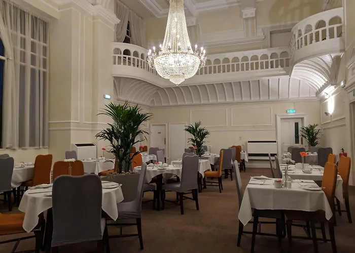 Beach hotel: The Royal Kings Arms