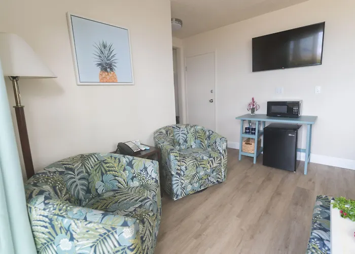 Central hotel: Days Inn By Wyndham Maui Oceanfront