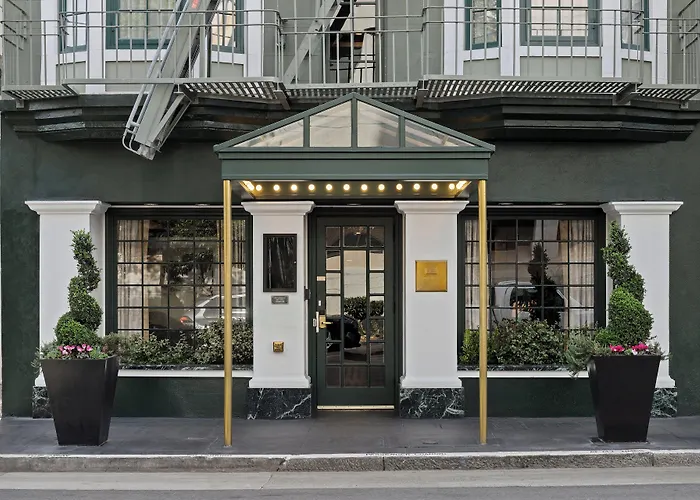 Strandhotel: Inn At The Opera