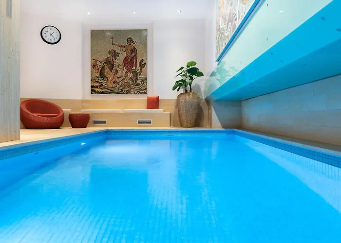 Hotel with pool: Altstadthotel Wolf-Dietrich
