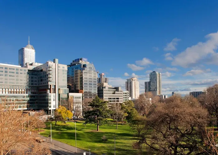 Family Hotel: Flagstaff Gardens Hotel Melbourne