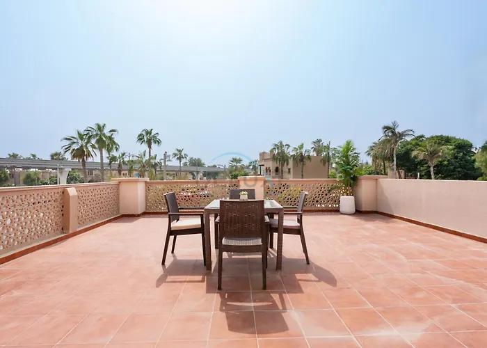 Luxury Beachfront With Direct Beach Access, Next To Community Pool, Close To The Thrills Of Aquaventure Waterpark, Canal Cove, Palm Jumeirah By Deluxe Holiday Homes
