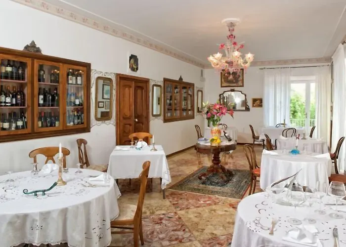 Romantic Hotel & Restaurant Villa Cheta Elite
