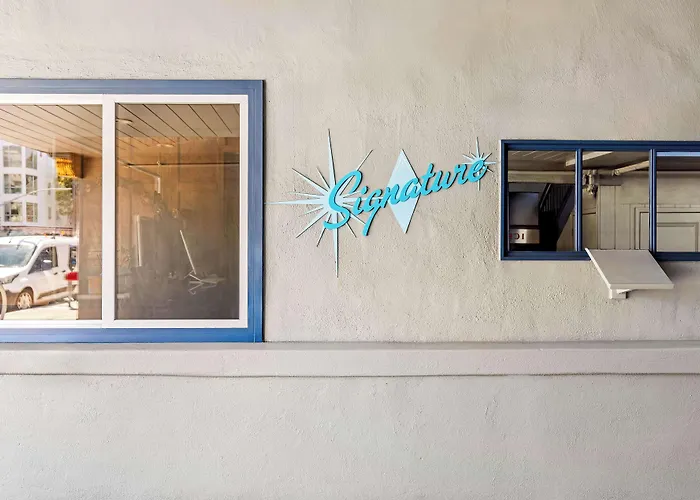Signature Inn Marina District