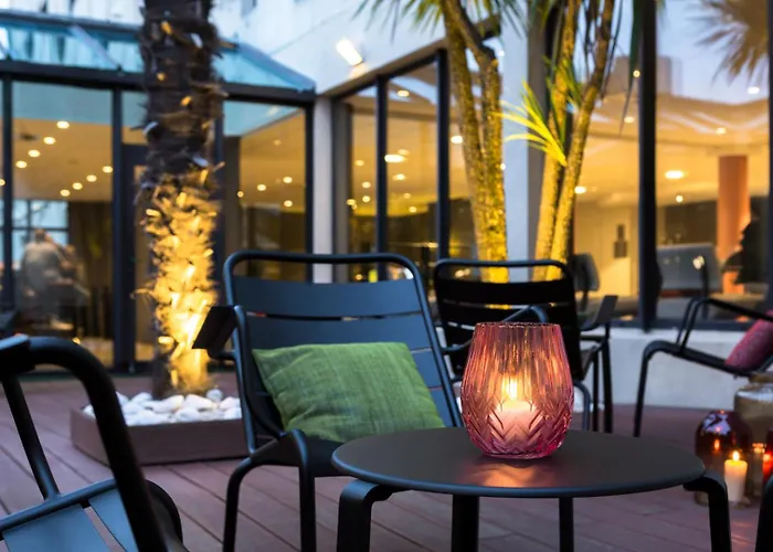 Hôtel avec piscine: Hôtel Oceania Nantes
