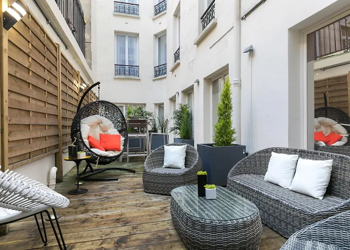 Family Hotel: Hotel Magenta 38 By Happyculture