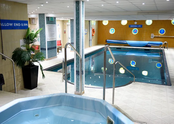 Cheap hotel: The Riviera Hotel & Apartments - Alum Chine