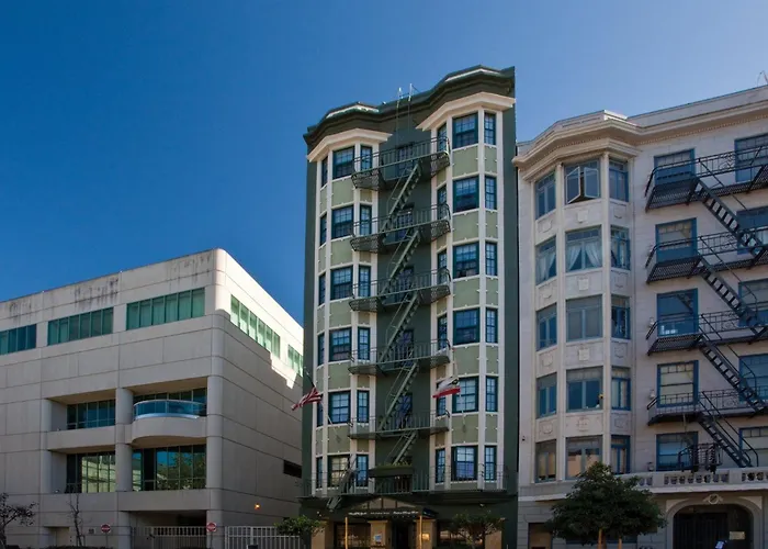 Strandhotel: Inn At The Opera