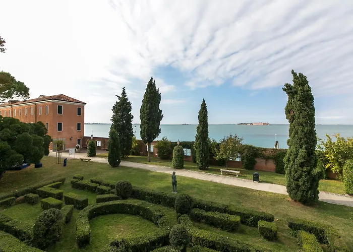 Hotel nahe College: Isola Di San Servolo - Centro Soggiorno