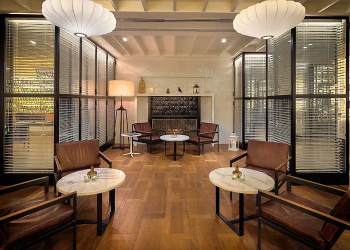 H10 Universitat (Adults Only)