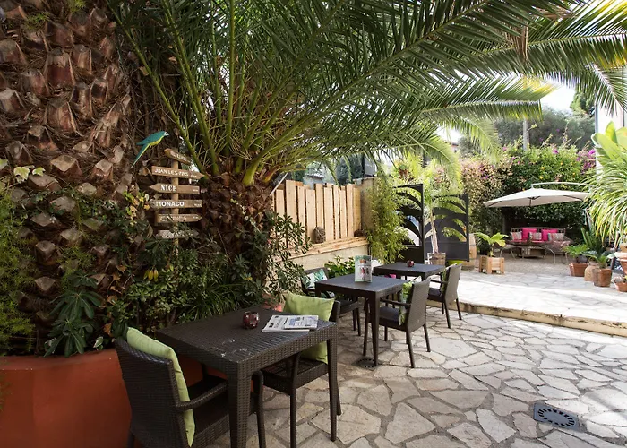 Hôtel Le Petit Castel