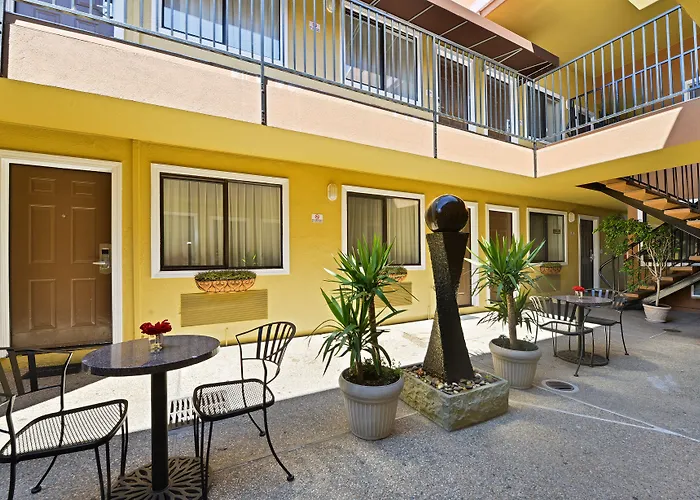 Inn By The Sfo
