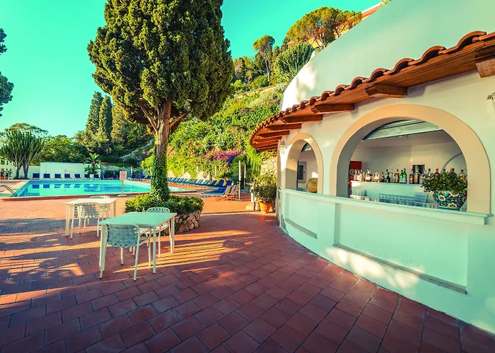 Hotel with Tennis: Grand Hotel Miramare