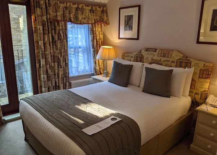 Cotswold Lodge Hotel