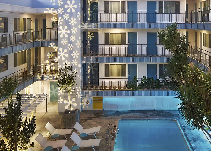 Motel: The Beverly Laurel Hotel At West Hollywood