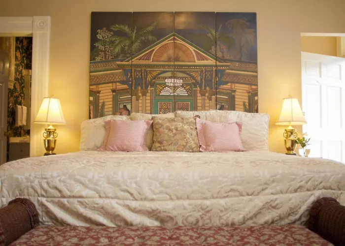 Hotel with view: Lookaway Inn