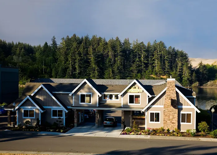 Motel: River House Inn, A Baymont By Wyndham