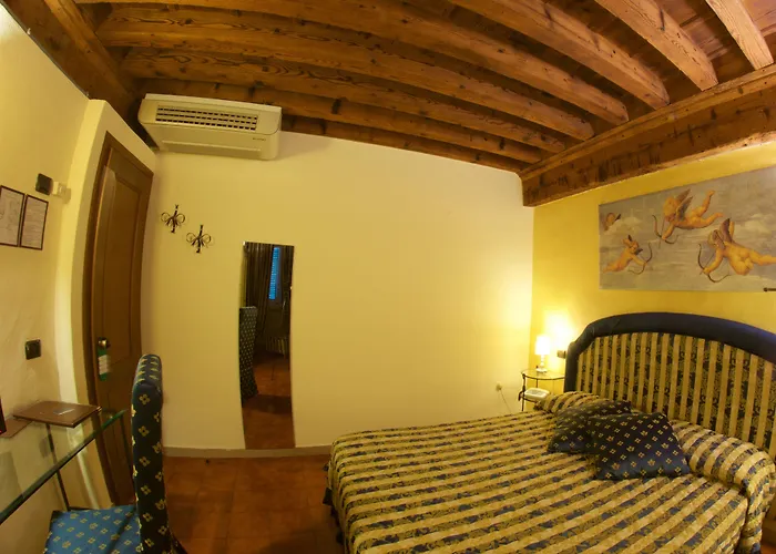 Cheap hotel: Hotel La Luna