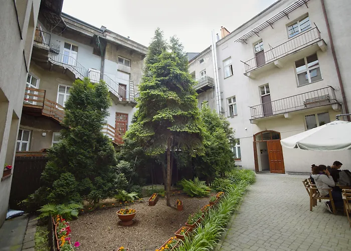 Dizzy Daisy Hostel