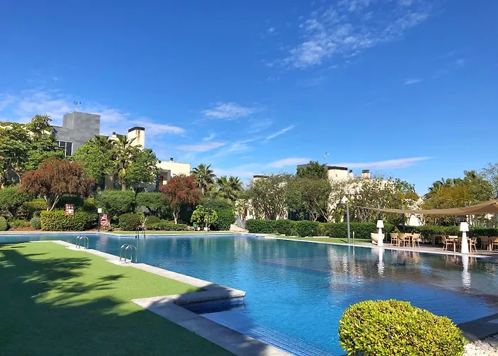 Hotel with pool: El Plantio Golf Resort