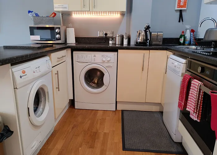 Bath House Boutique B&B - In-Room Breakfast - Free Parking