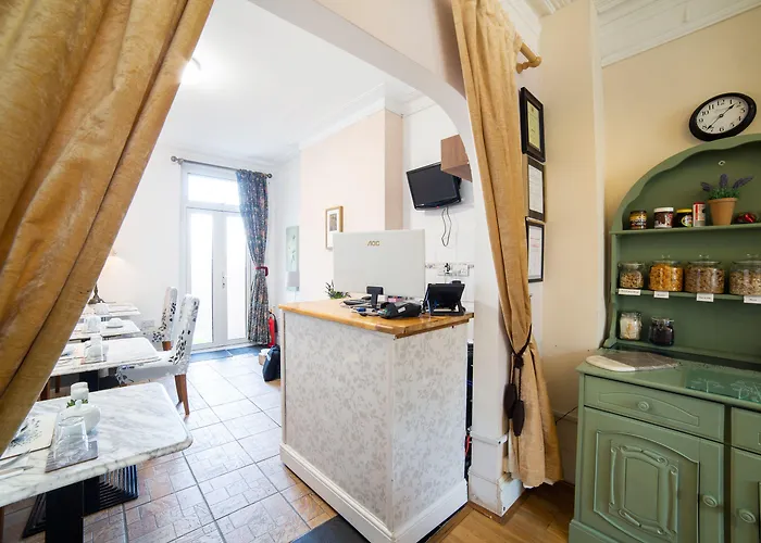 Oyo Lina Guest House