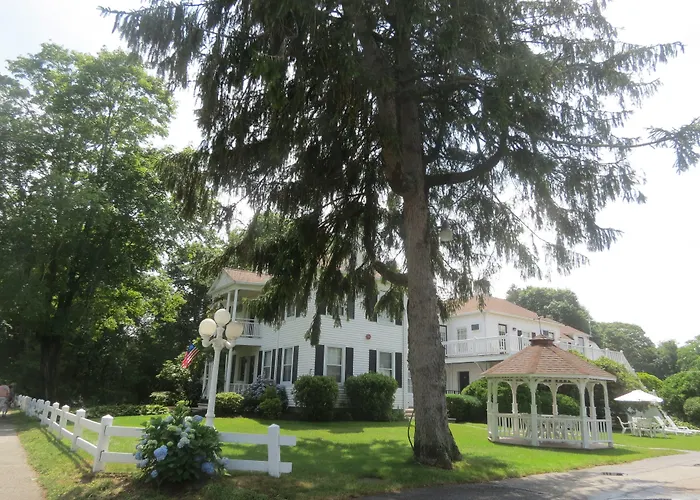 Shoreway Acres Inn & Cape Cod Lodging