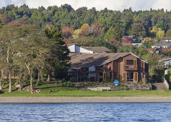 Dog friendly hotels Cascades Lakefront