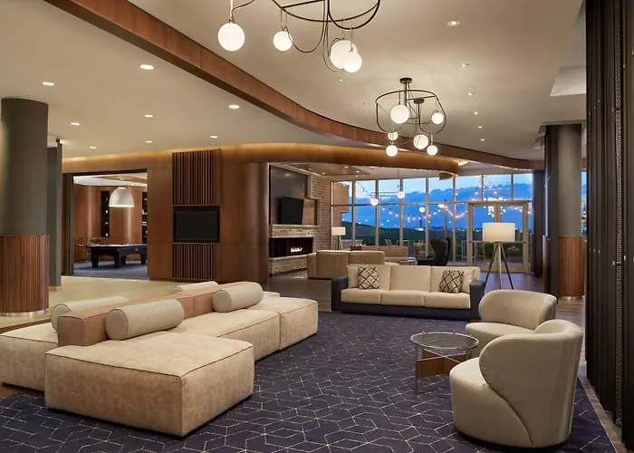Courtyard By Marriott Airport