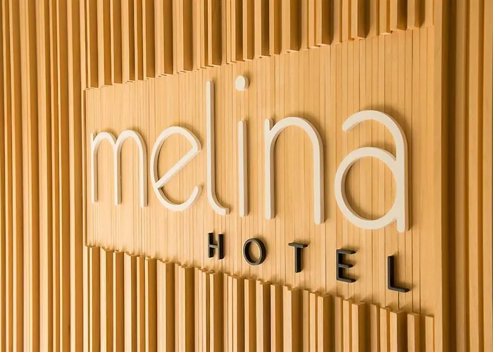 Hotel Con Piscina Melina