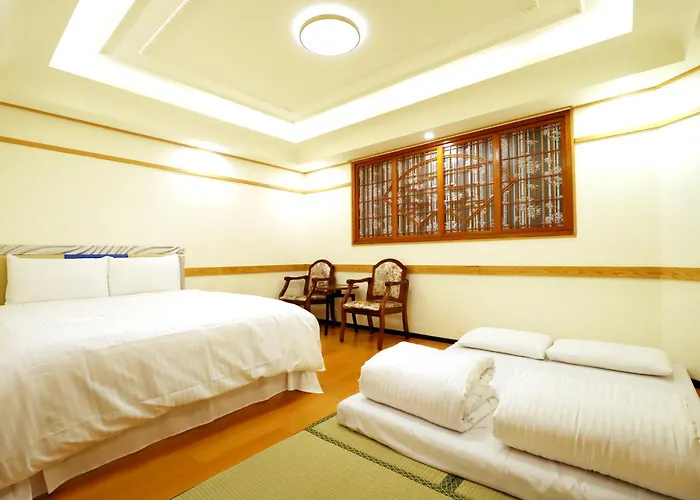 Hotel with view: Phoenix Pavilion Hot Spring Hotel
