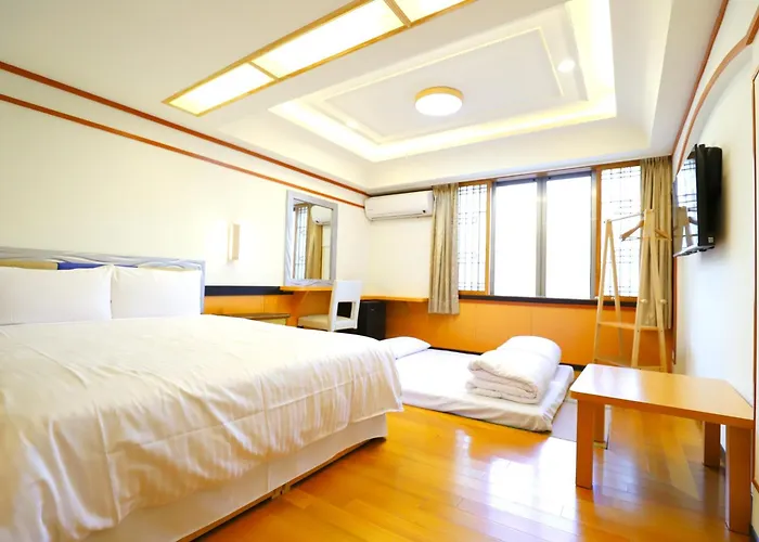 Hotel with view: Phoenix Pavilion Hot Spring Hotel