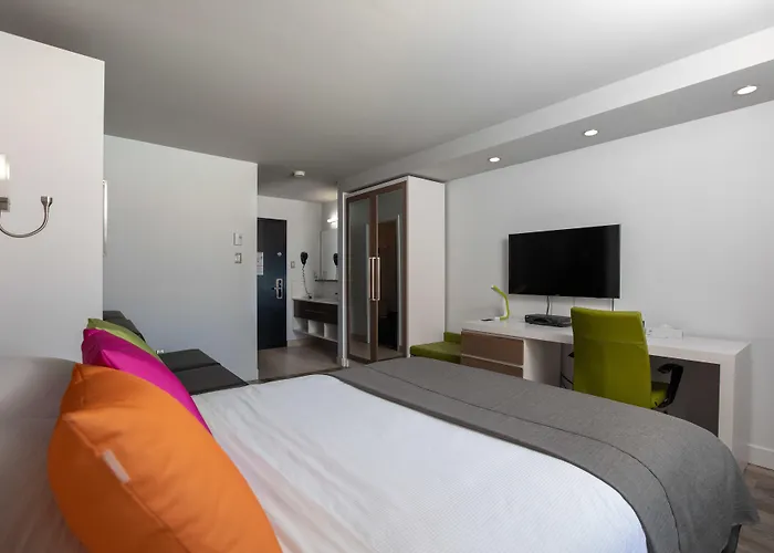 Hotel V