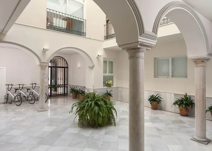 Hotel dichtbij College: Suites Sevilla Plaza
