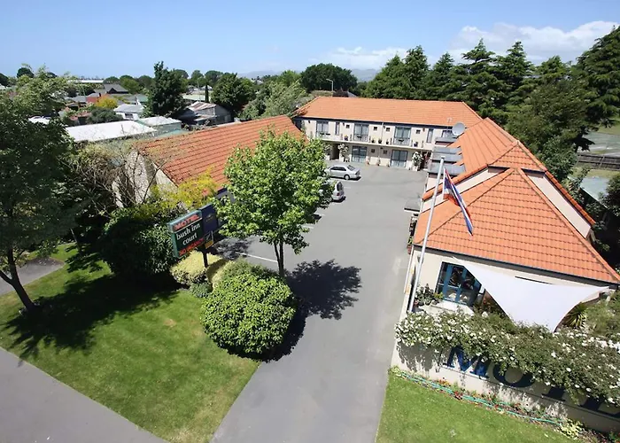 Romantic hotel: Bush Inn Court Motel