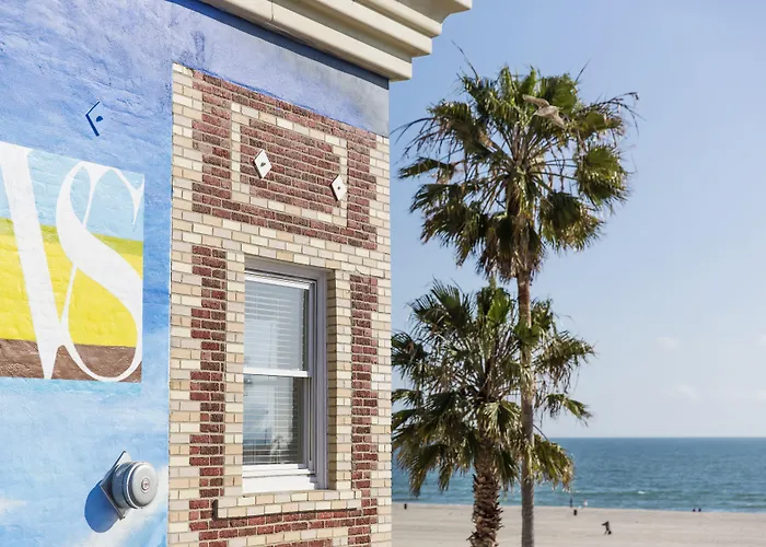 Hotels Close to Airport Venice Suites