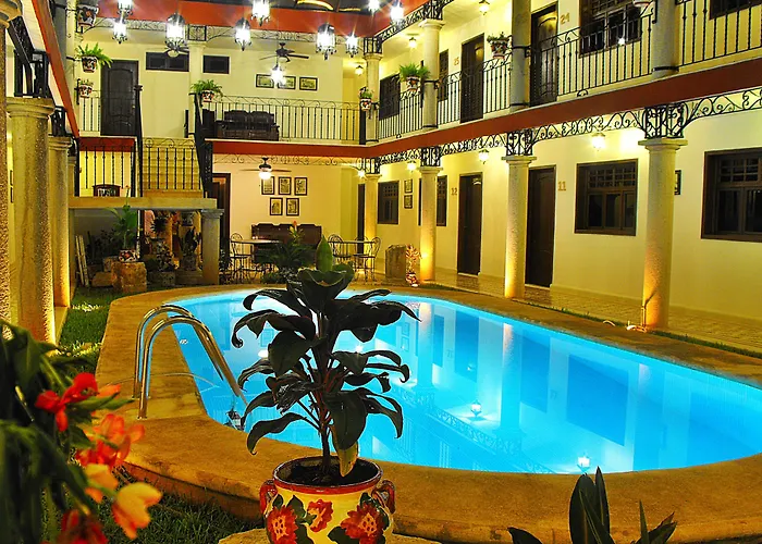 La Aurora Colonial